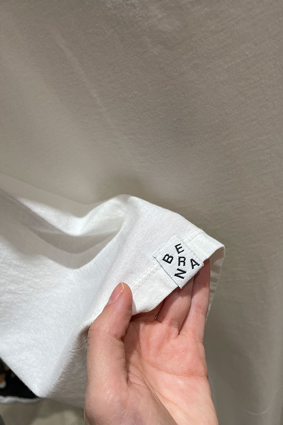 Berna - T shirt bianca con stampa logo sul davanti over