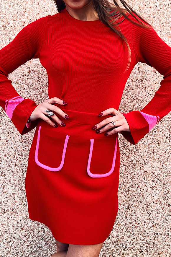 Kontatto - Maglione rosso con banda rosa fluo
