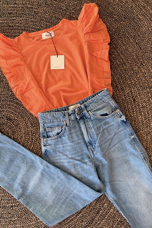 Vicolo - T shirt arancione con volant su maniche e fianchi