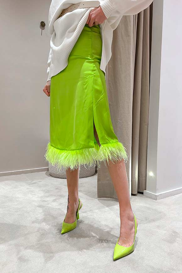 Vicolo - Acid green midi skirt in satin with feathers on the bottom