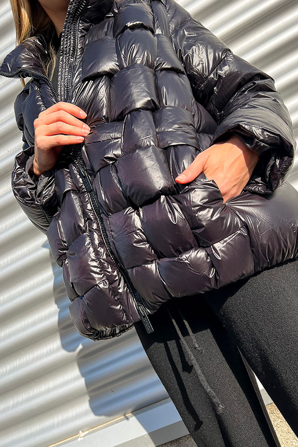 Vicolo - Black down jacket with intertwining padding at high collar