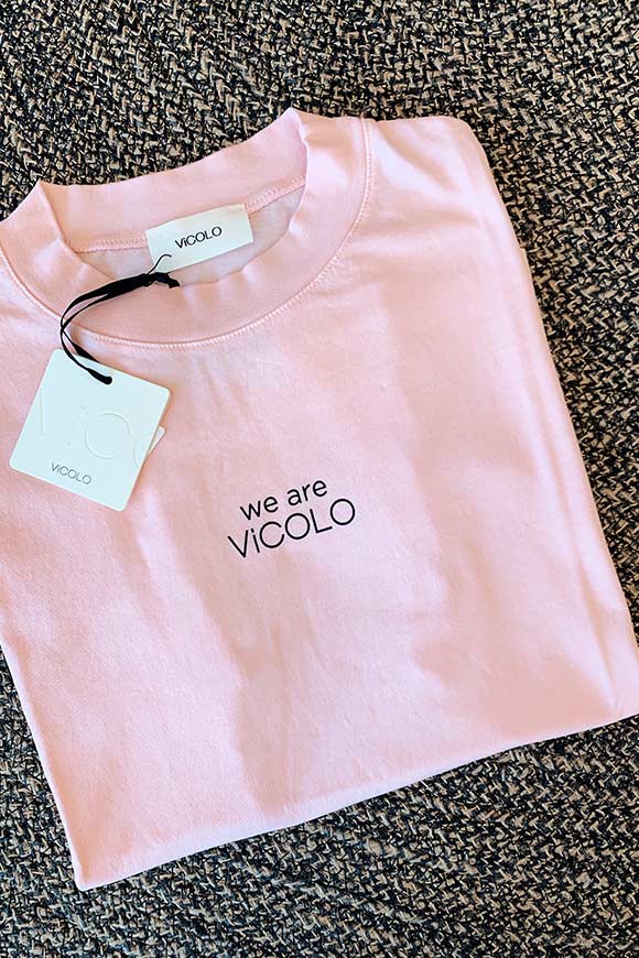 Vicolo - T shirt over rosa pastello "We are Vicolo"