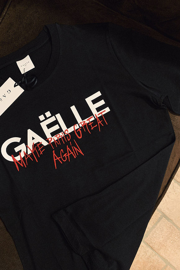 Gaelle - T shirt nera con ricamo