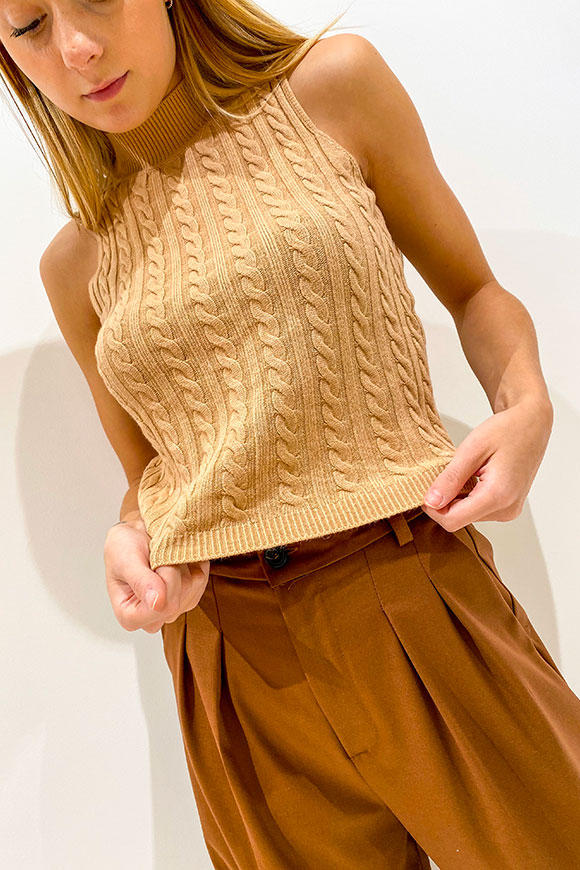 Vicolo - Camel tank top in cable knit