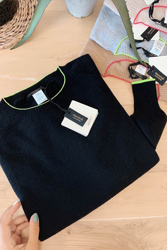 Vicolo - Black cashmere sweater with fluo green edges
