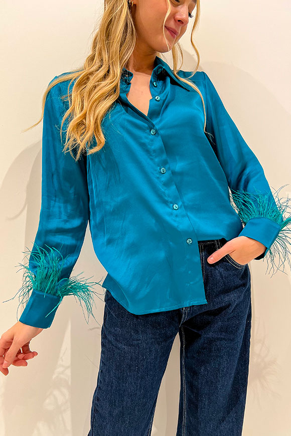 Tensione In - Teal satin shirt with feathers on the sleeve
