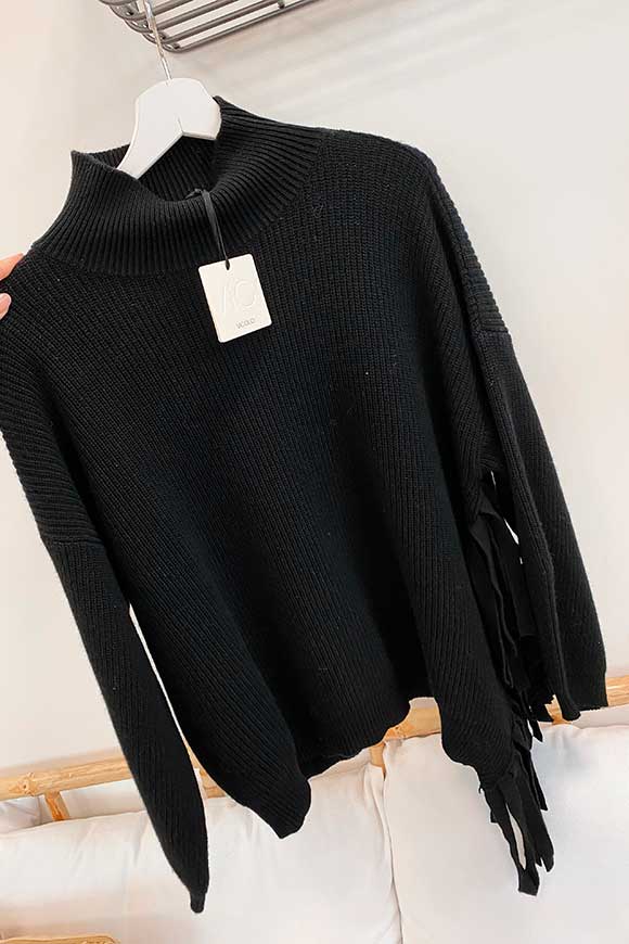 Vicolo - Black sweater with side fringes
