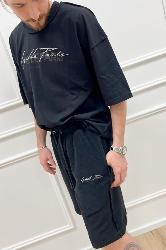 Gaelle - T shirt nera oversize con dettaglio a rovescio