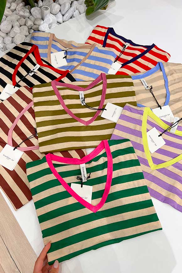 Tensione In - Lawn green striped T-shirt with fuchsia V-neck
