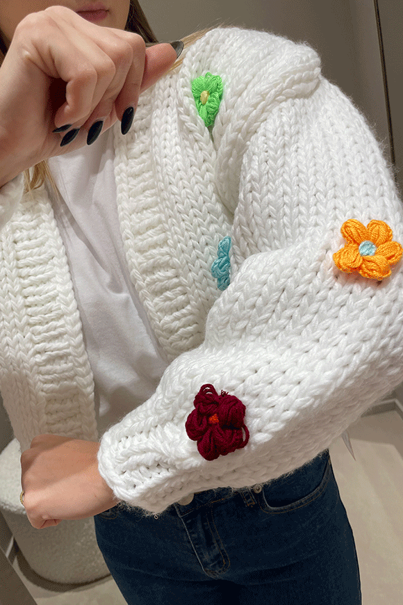 Glamorous - Cardigan in maglia bianco con fiori multicolor
