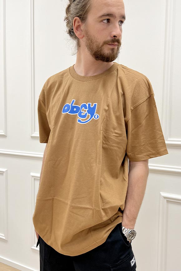 Obey - T shirt caramello stampa logo azzurro centrale