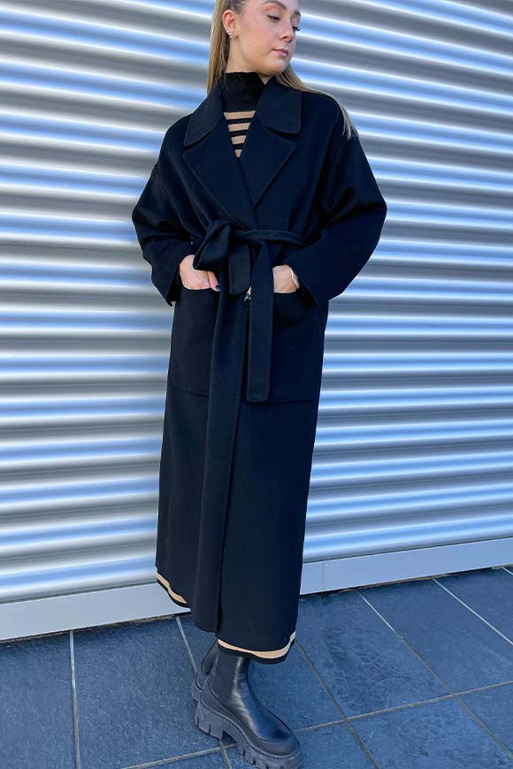 Vicolo - Cappotto handmade nero con cintura