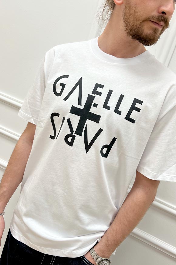 Gaelle - T shirt bianca basica con logo nero a contrasto