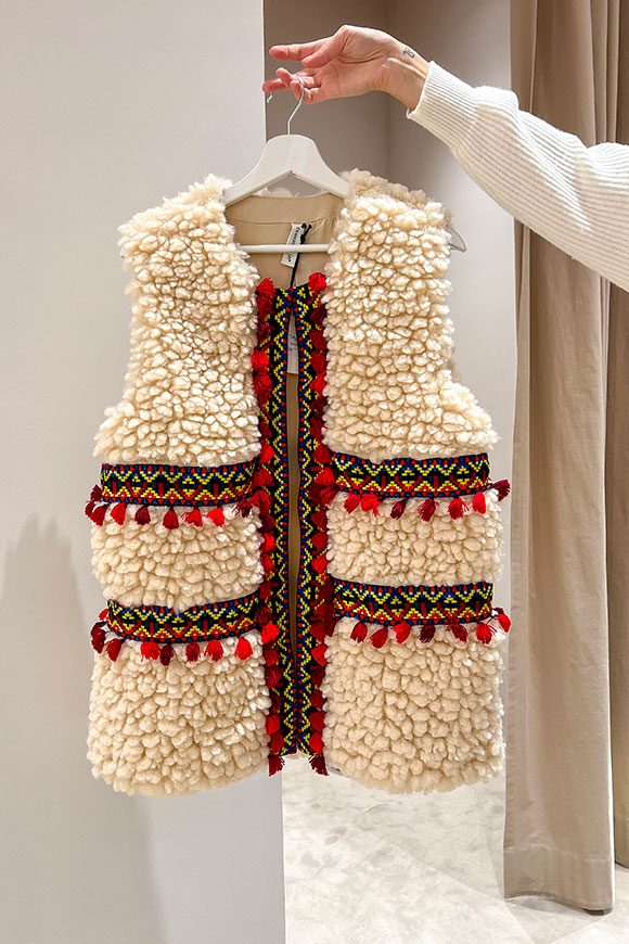 Tensione In - Butter sheepskin sleeveless with tassels and trimmings
