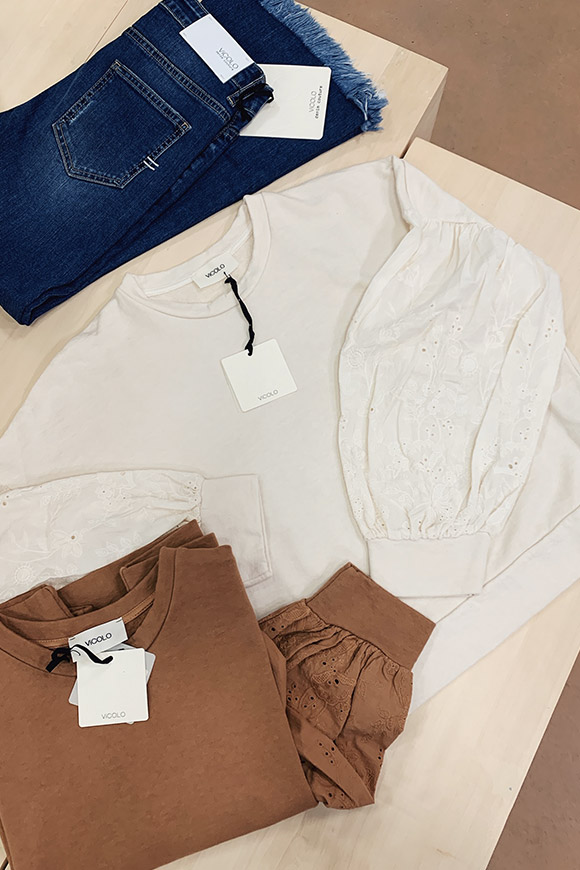 Vicolo - Cream sweatshirt with sangallo lace on the sleeves