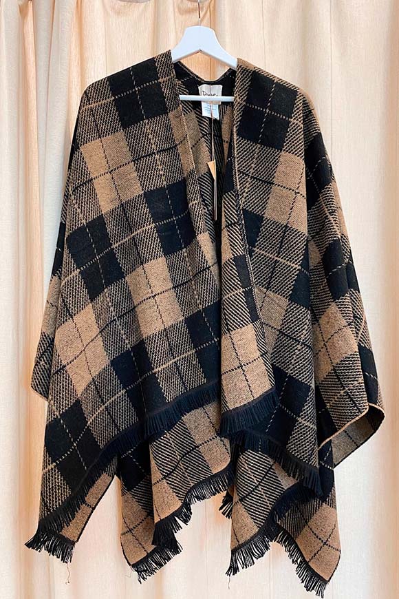 Dixie - Tobacco and black checked poncho / scarf
