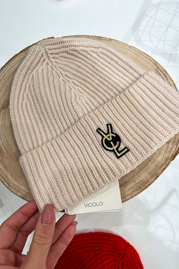 Vicolo - Cappello beige a cuffia con logo "VCL"