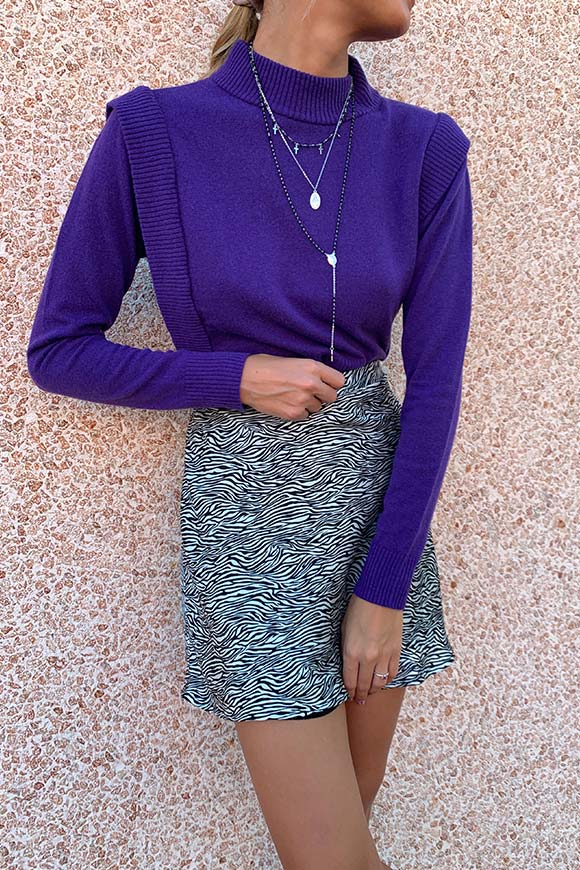 I am - Purple sweater with ruffles
