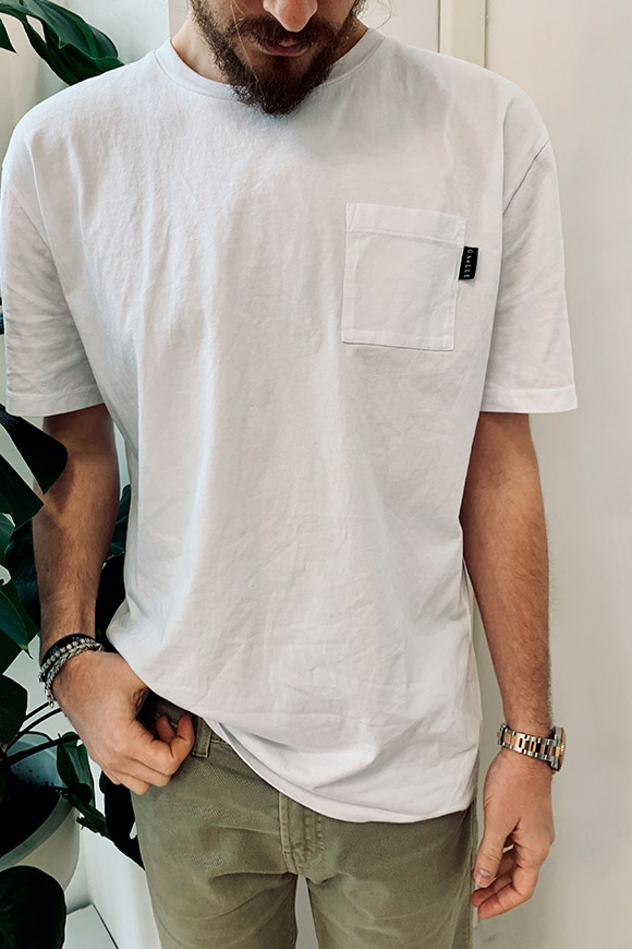 Gaelle - T shirt basica bianca con taschino