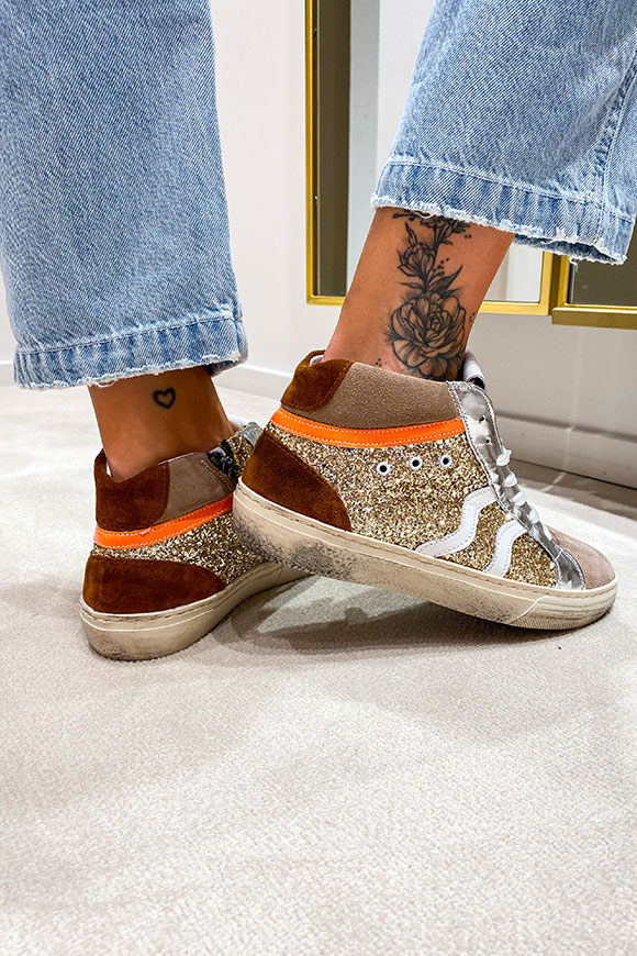 Ovyé - Sneakers glitter oro con inserti marroni scamosciati