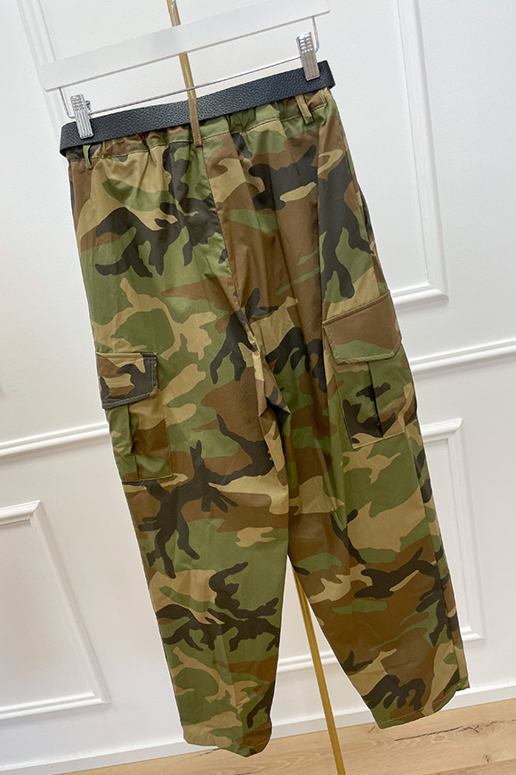Tensione In - Pantaloni cargo camouflage con cintura