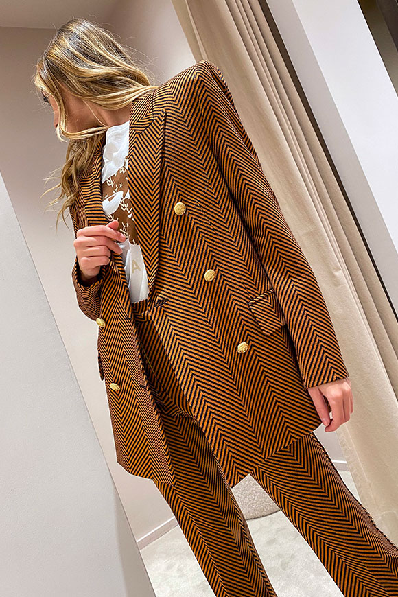 Vicolo - Camel and black jacket in zig zag pattern