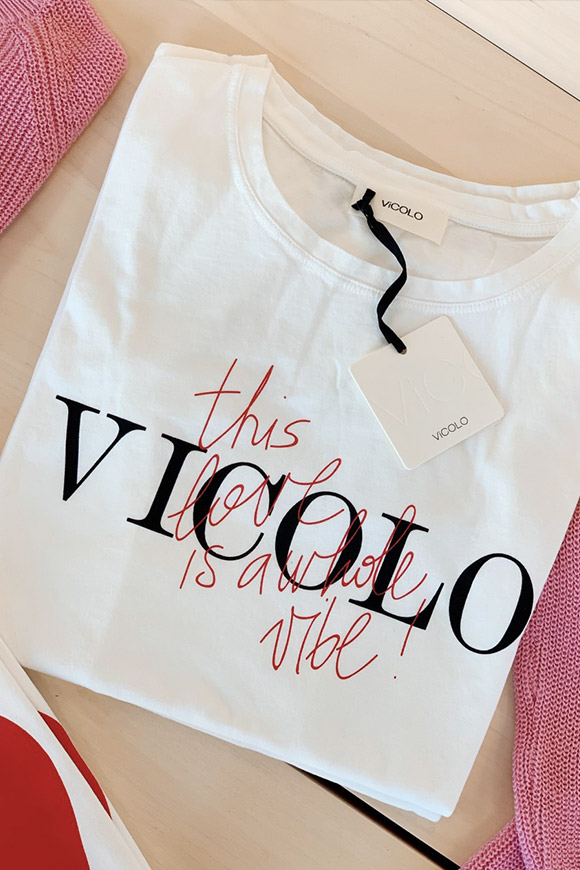 Vicolo - T shirt bianca con scritta "Vicolo" e graffiti