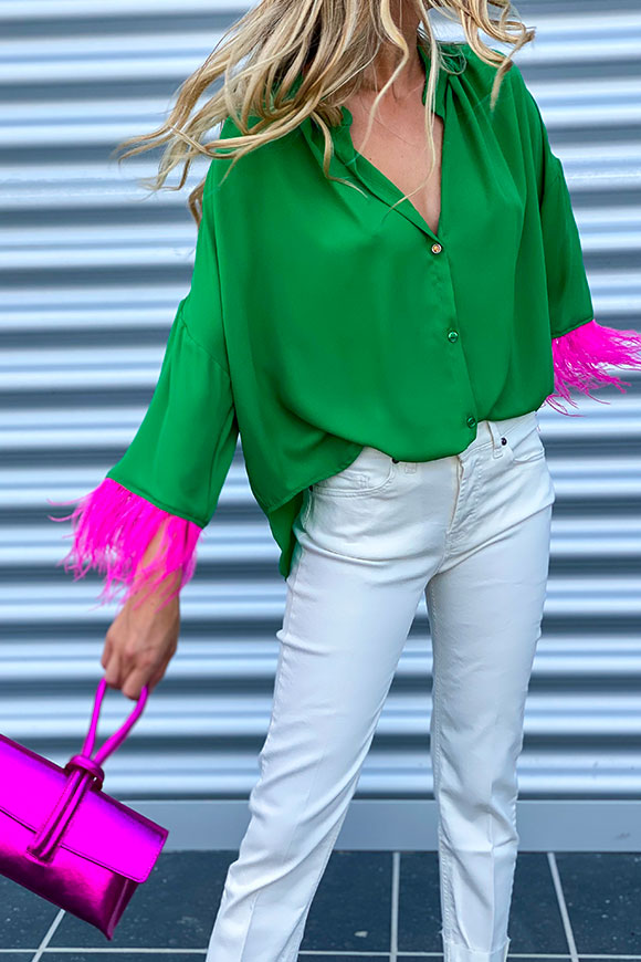 Dixie - Green blouse with fuchsia feathers