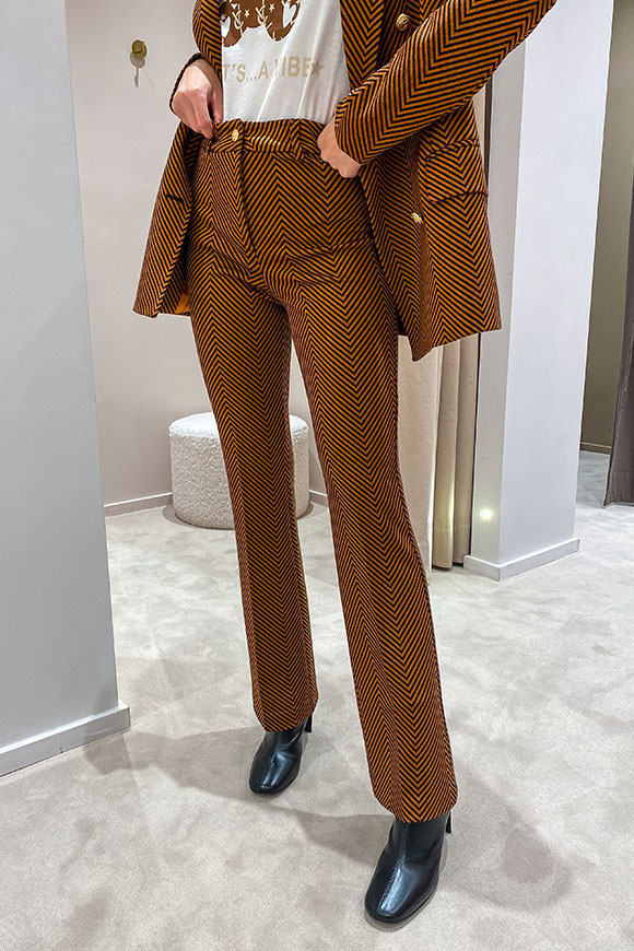 Vicolo - Camel and black zig zag patterned trousers with golden button