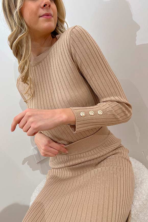 Kontatto - Nude crop sweater with buttons on the sleeve