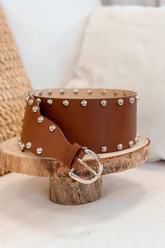 Vicolo - High brown belt with studded edges