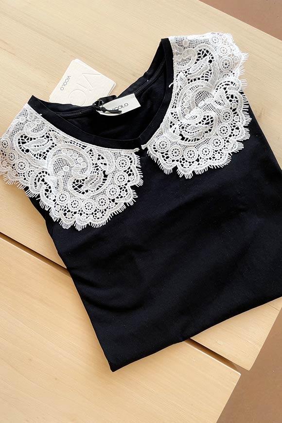 Vicolo - Black t shirt with French lace collar