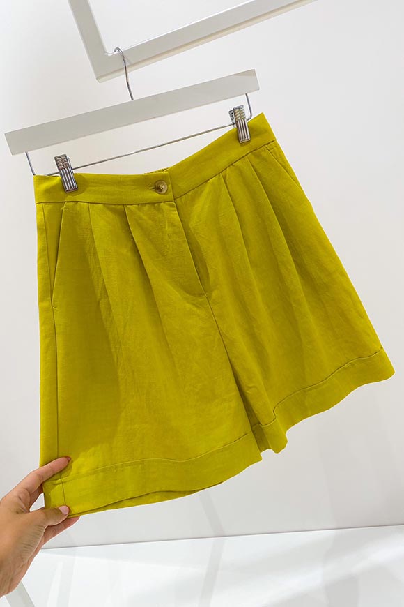 Vicolo - Mustard yellow linen bermuda shorts