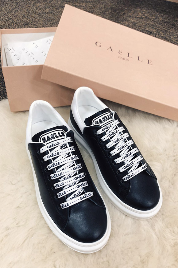 Gaelle - Black platform shoes