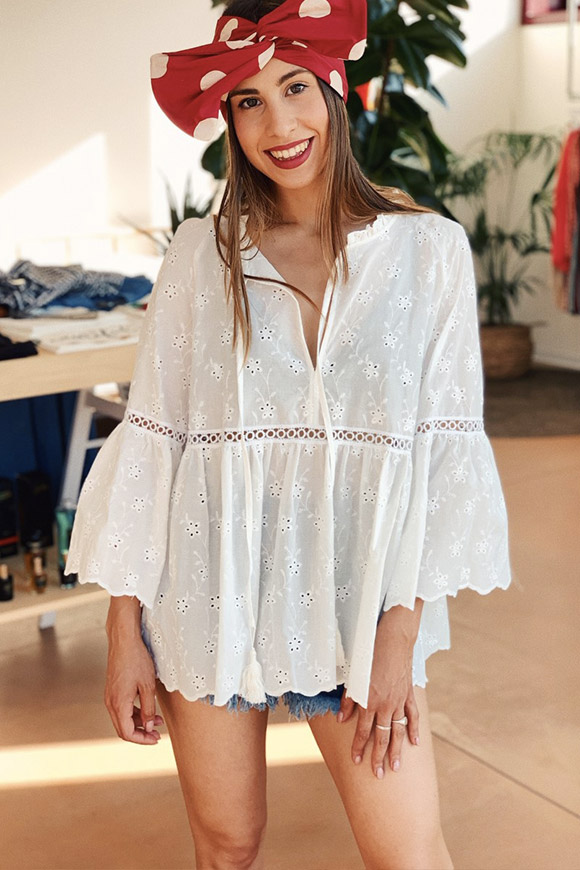 Vicolo - White blouse in broderie anglaise