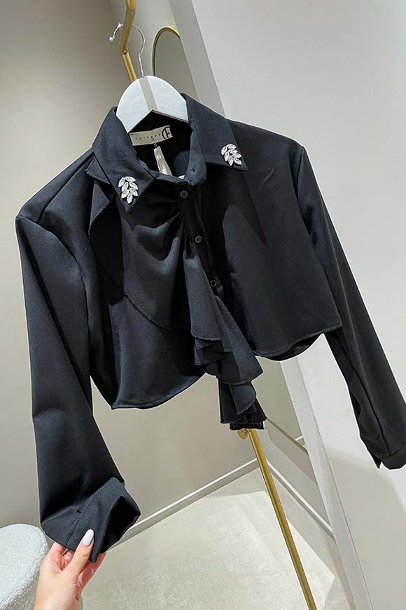 Haveone - Camicia nera crop con gioiello e rouches