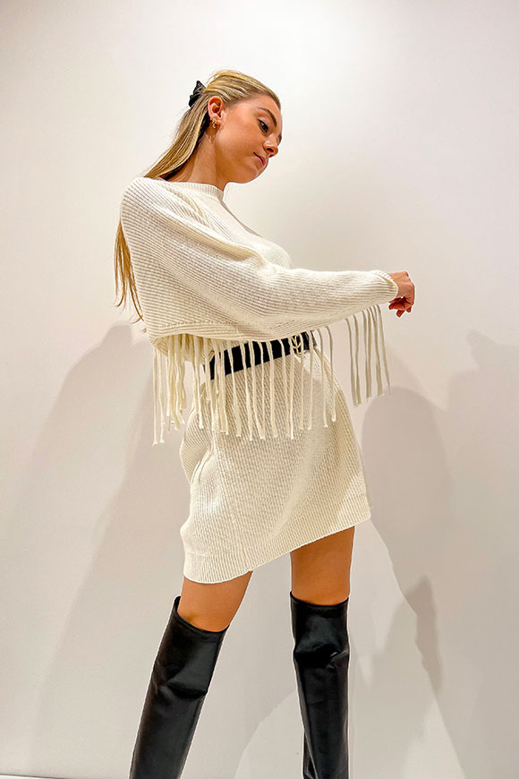 Vicolo - White ribbed dress with fringes