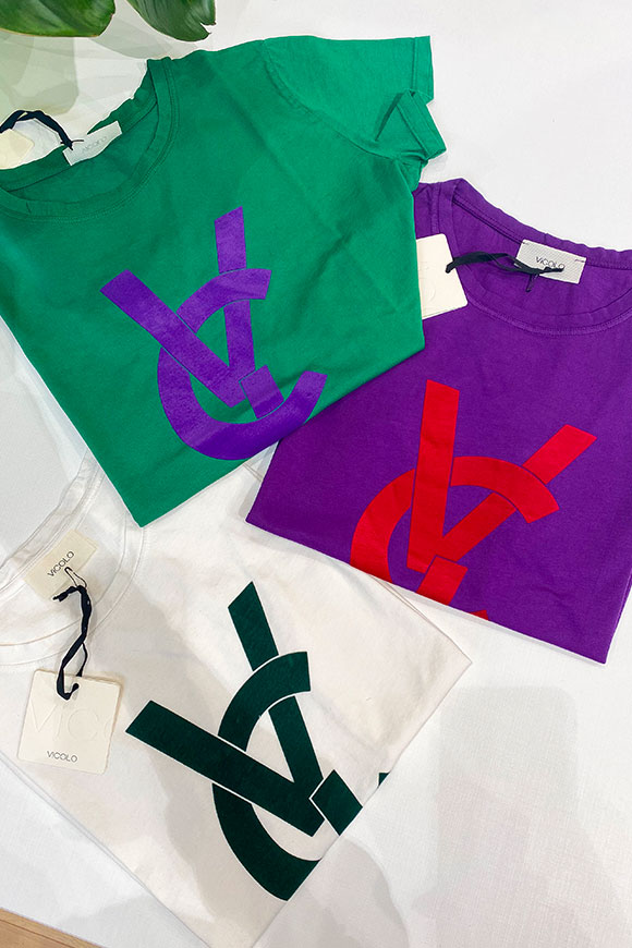 Vicolo - Green T-shirt with contrasting purple "VCL" writing