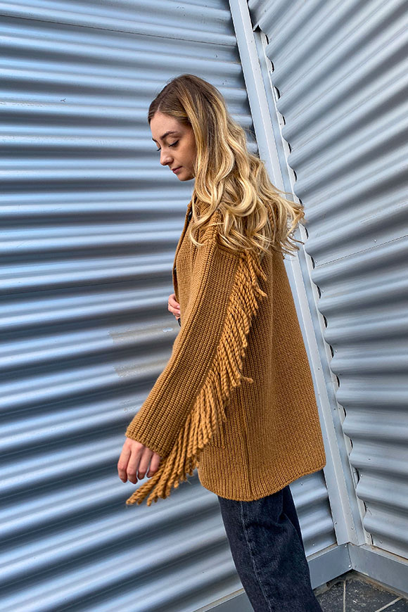 Vicolo - Ribbed tobacco cardigan with fringes and buttons