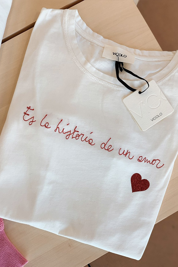 Vicolo - T shirt bianca con scritta ricamata rossa