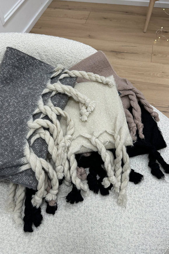 Calibro Shop - Sciarpa tortora misto lana con frange