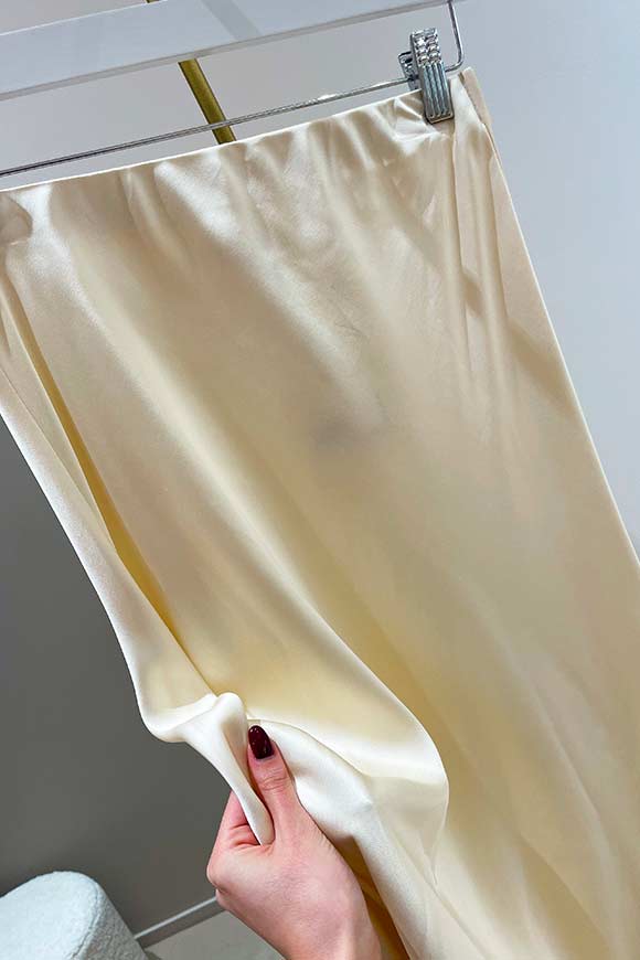 Vicolo - Longuette butter skirt in satin flared at the bottom