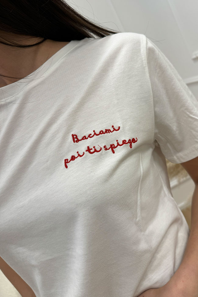 Calibro Shop - T shirt basic scritta "Baciami poi ti spiego"