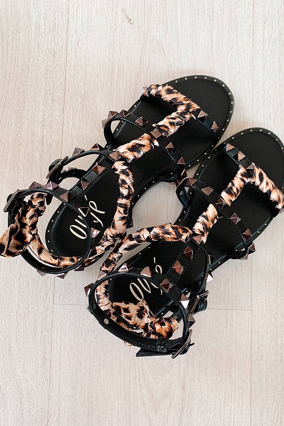 Ovyé - Sandals with leopard print scarf and studs