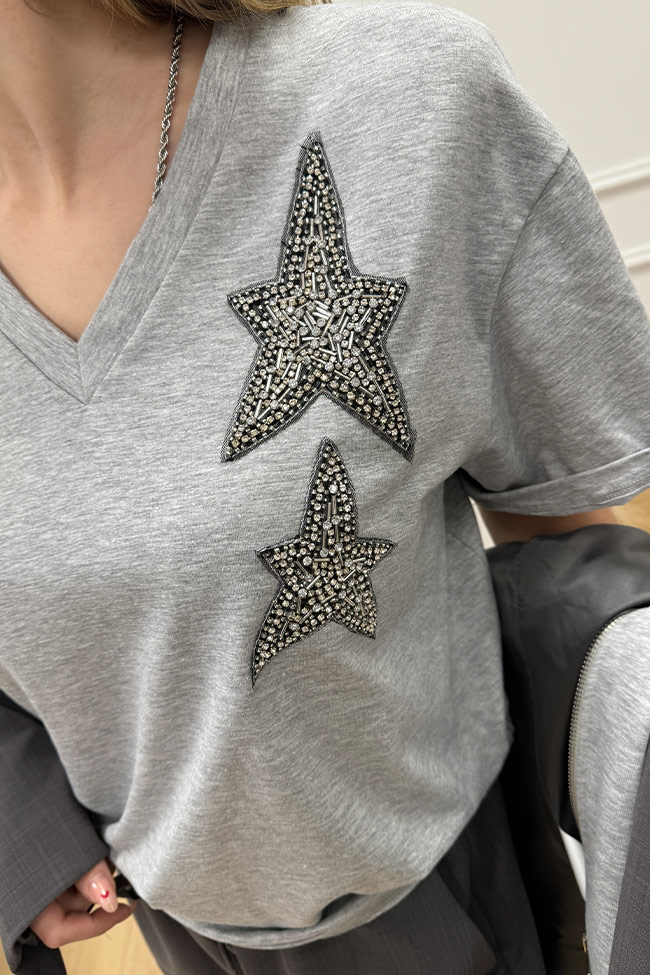 Dixie - T shirt grigia con patch stelle strass