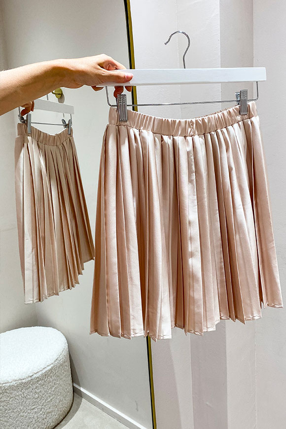 Vicolo - Pleated butter skirt in satin