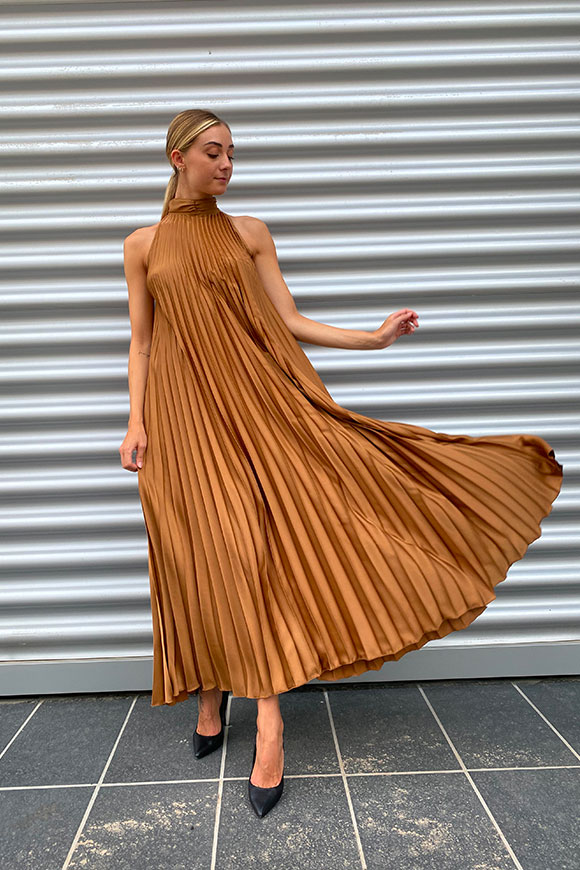 Motel - Long pleated camel dress
