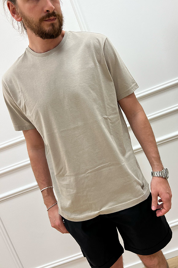 Block Eleven - T shirt sabbia basic con targhetta logo