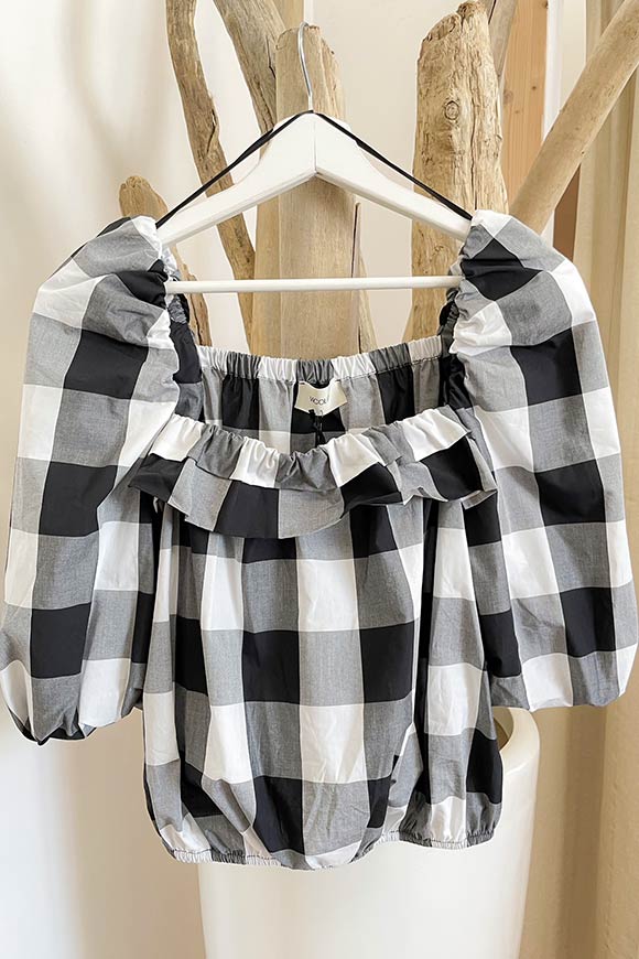 Vicolo - Big black and white checkered blouse with balloon sleeves