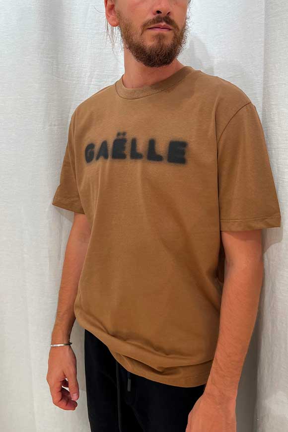 Gaelle - T shirt tabacco con logo sfumato nero